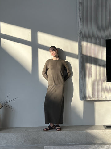LOREN seamed merino wool skirt, khaki