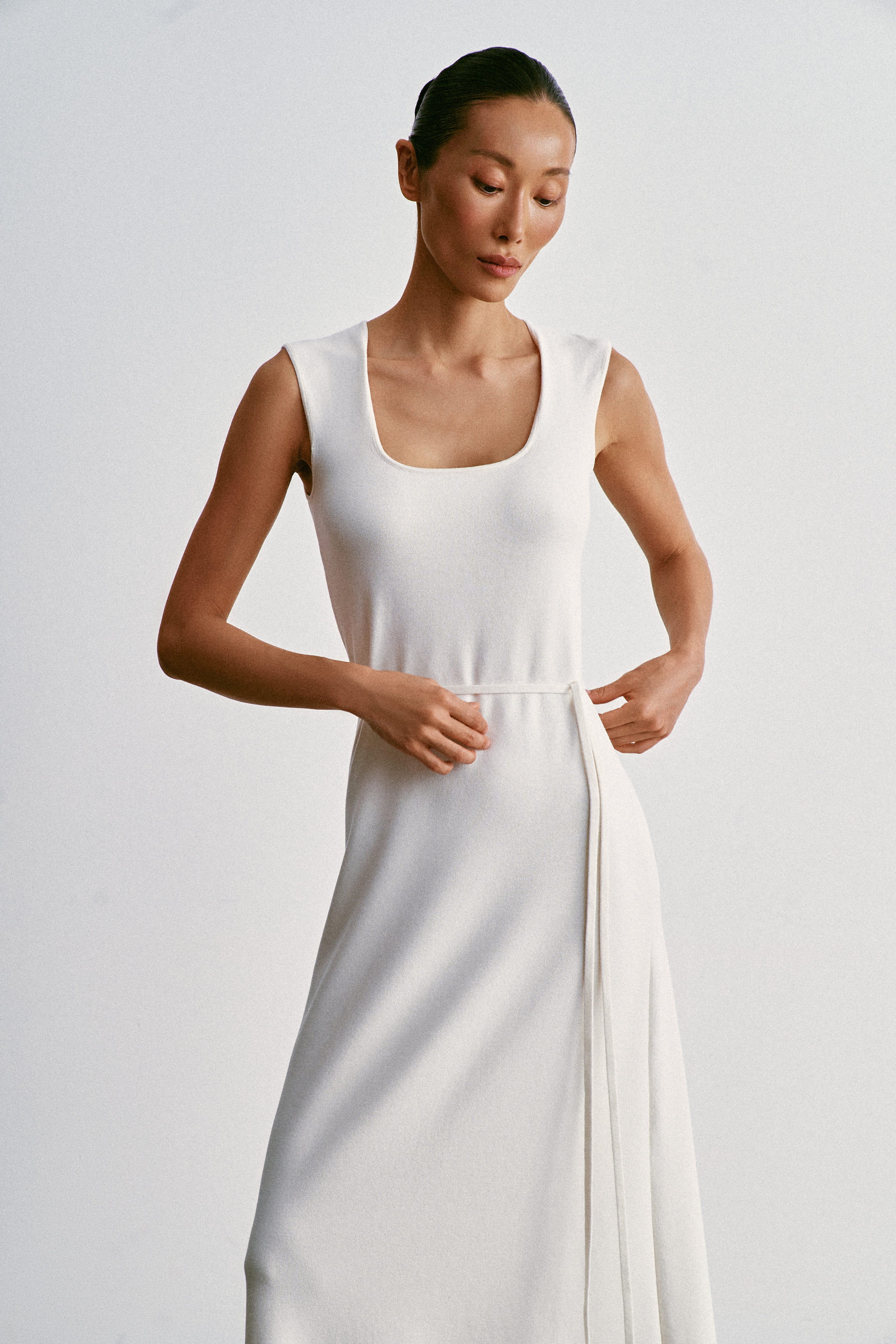 TONY thin-belt dress, ivory
