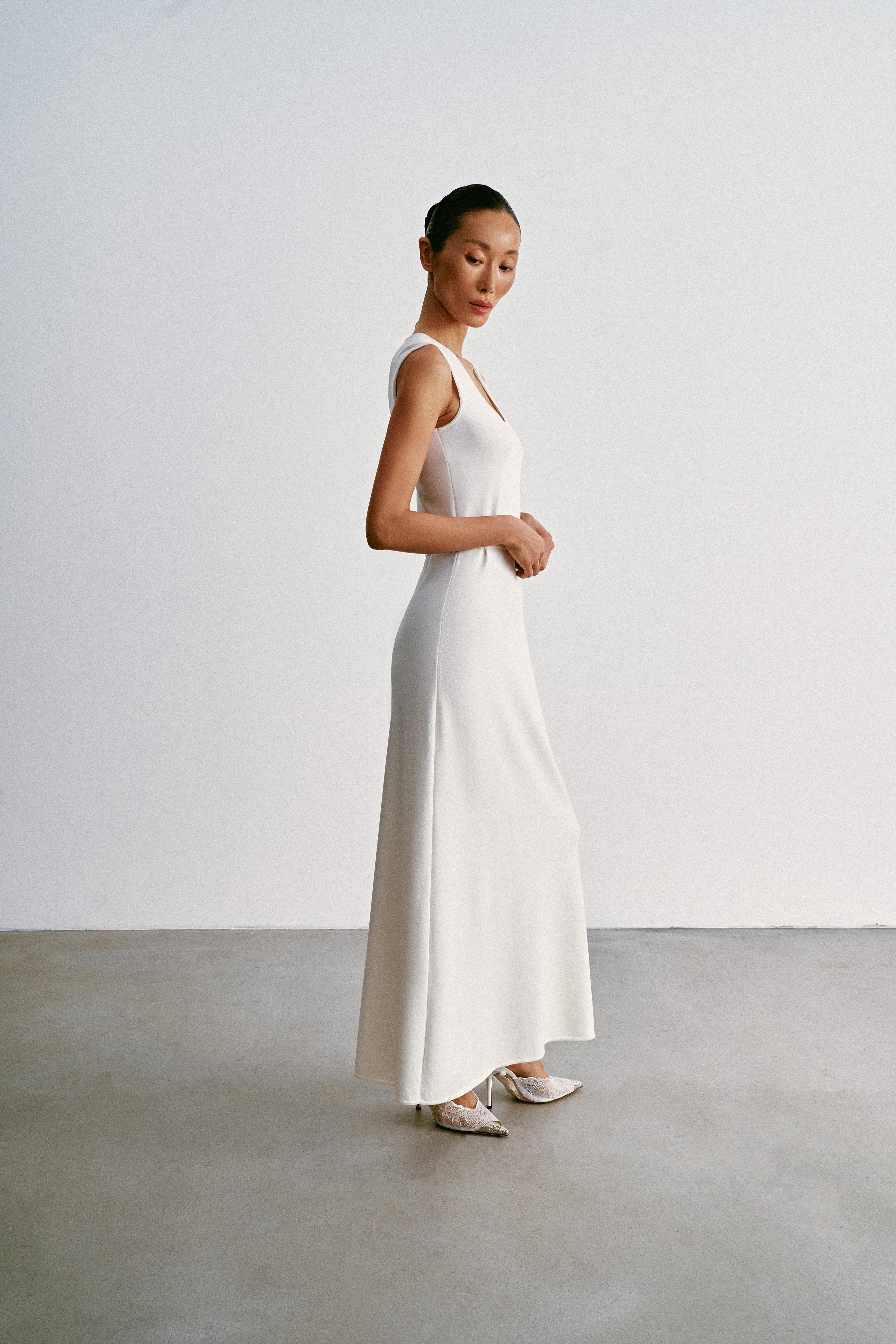 TONY thin-belt dress, ivory