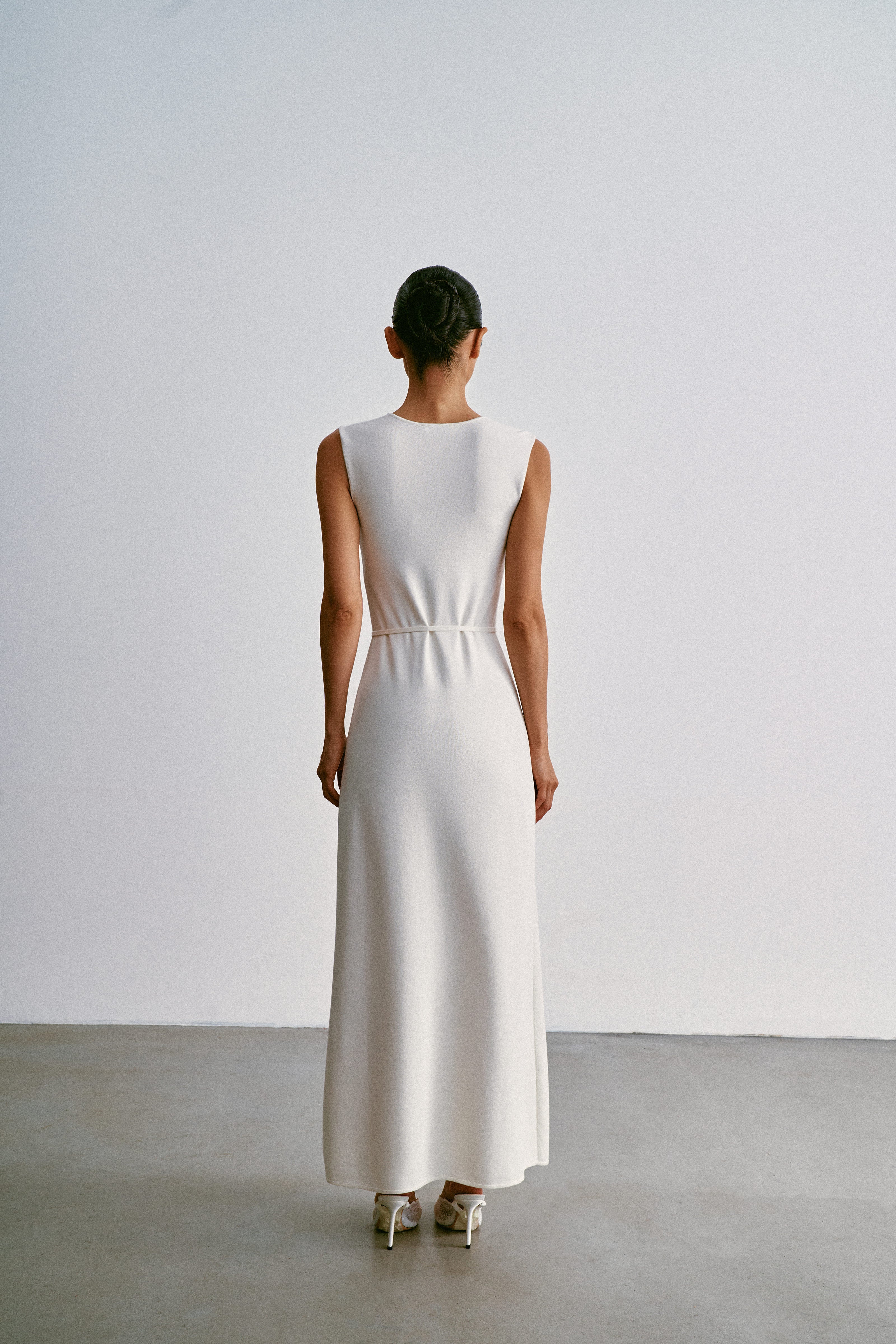 TONY thin-belt dress, ivory