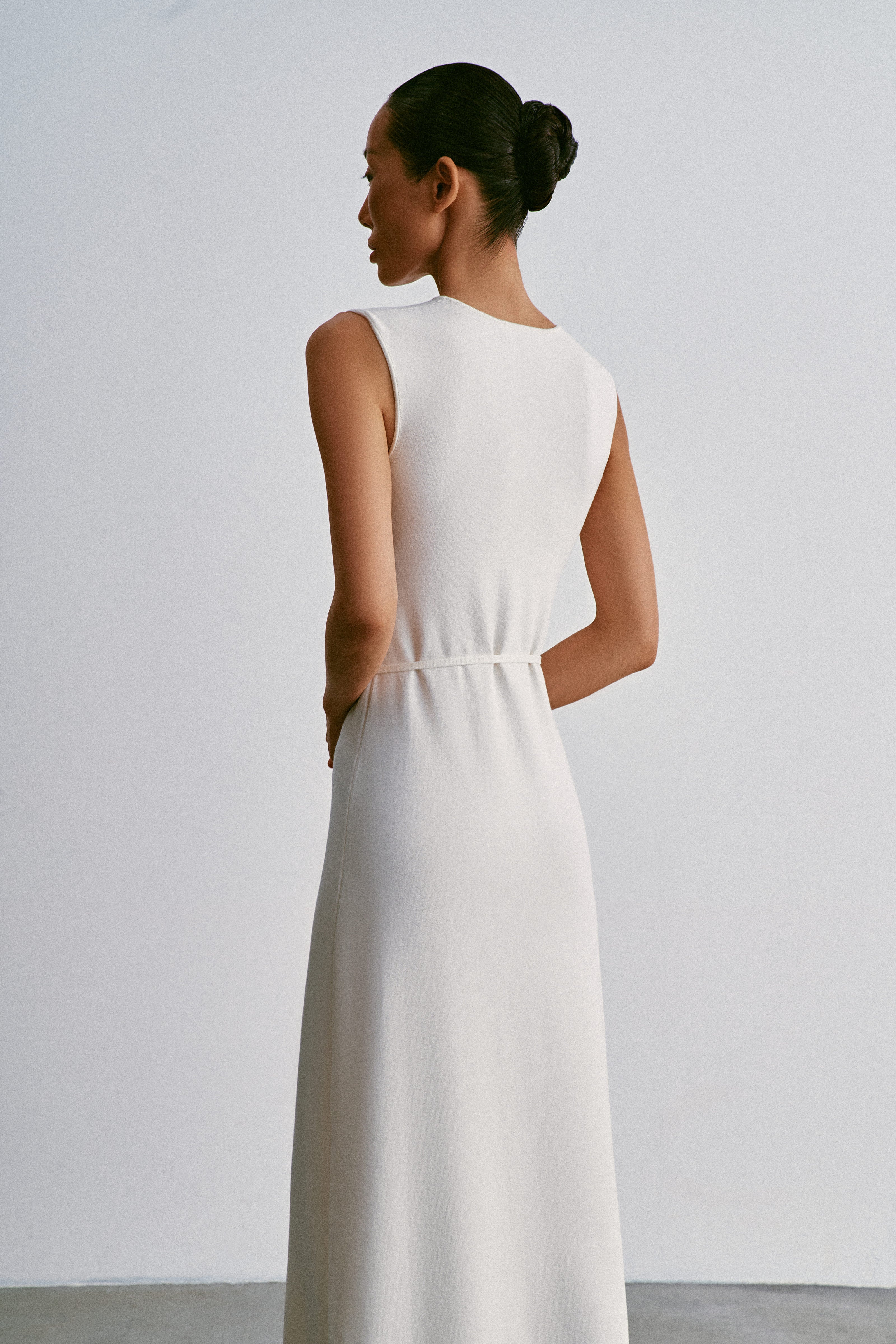 TONY thin-belt dress, ivory