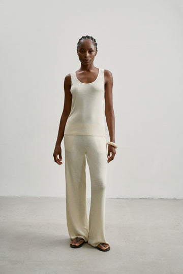 ESSENTIAL basic top, milk