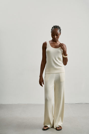 ESSENTIAL basic top, milk