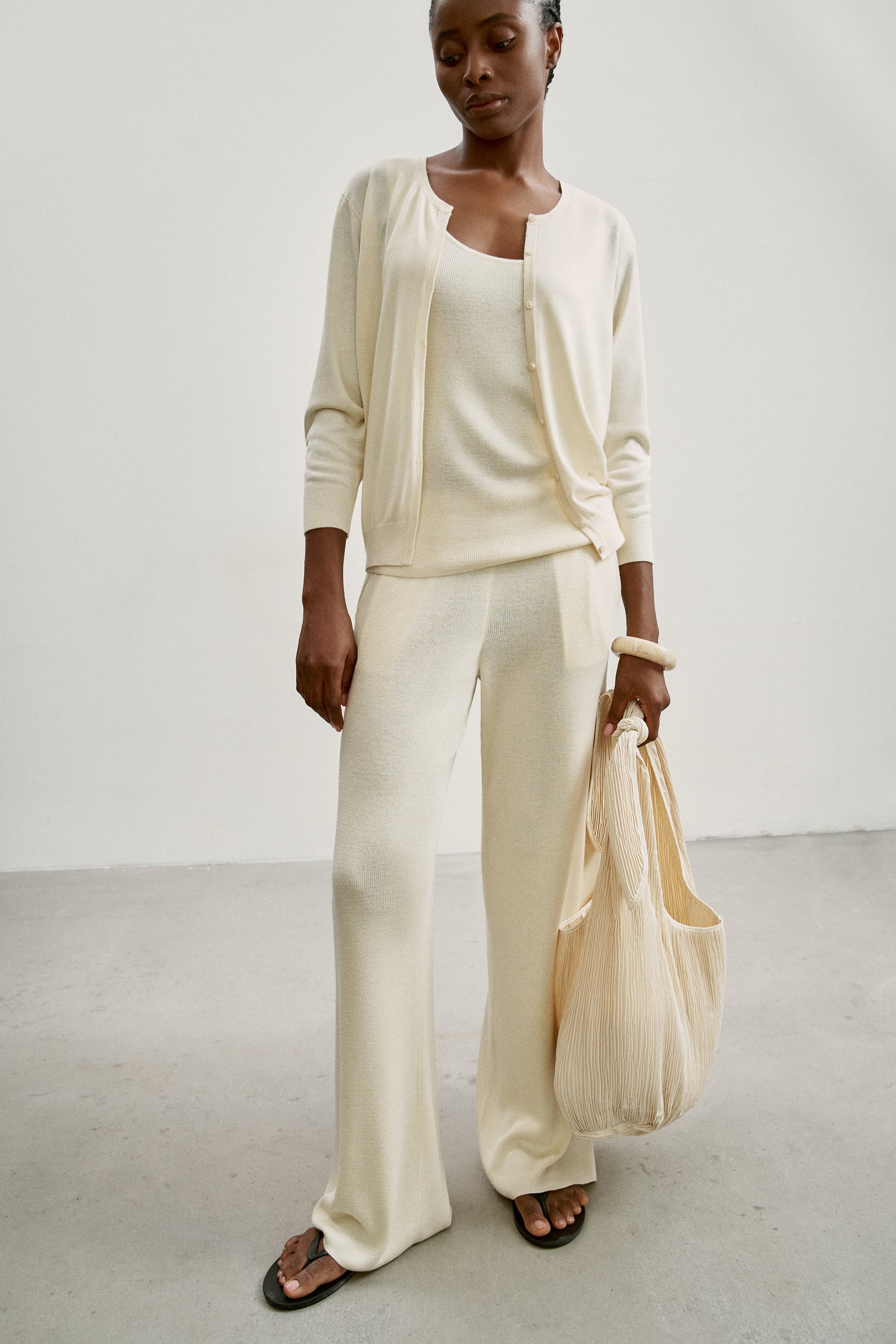 ESSENTIAL cardigan, milk