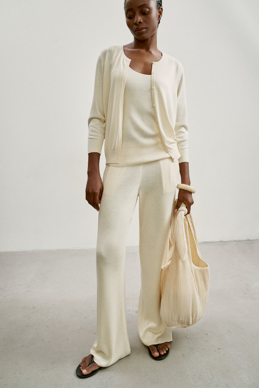 ESSENTIAL cardigan, milk