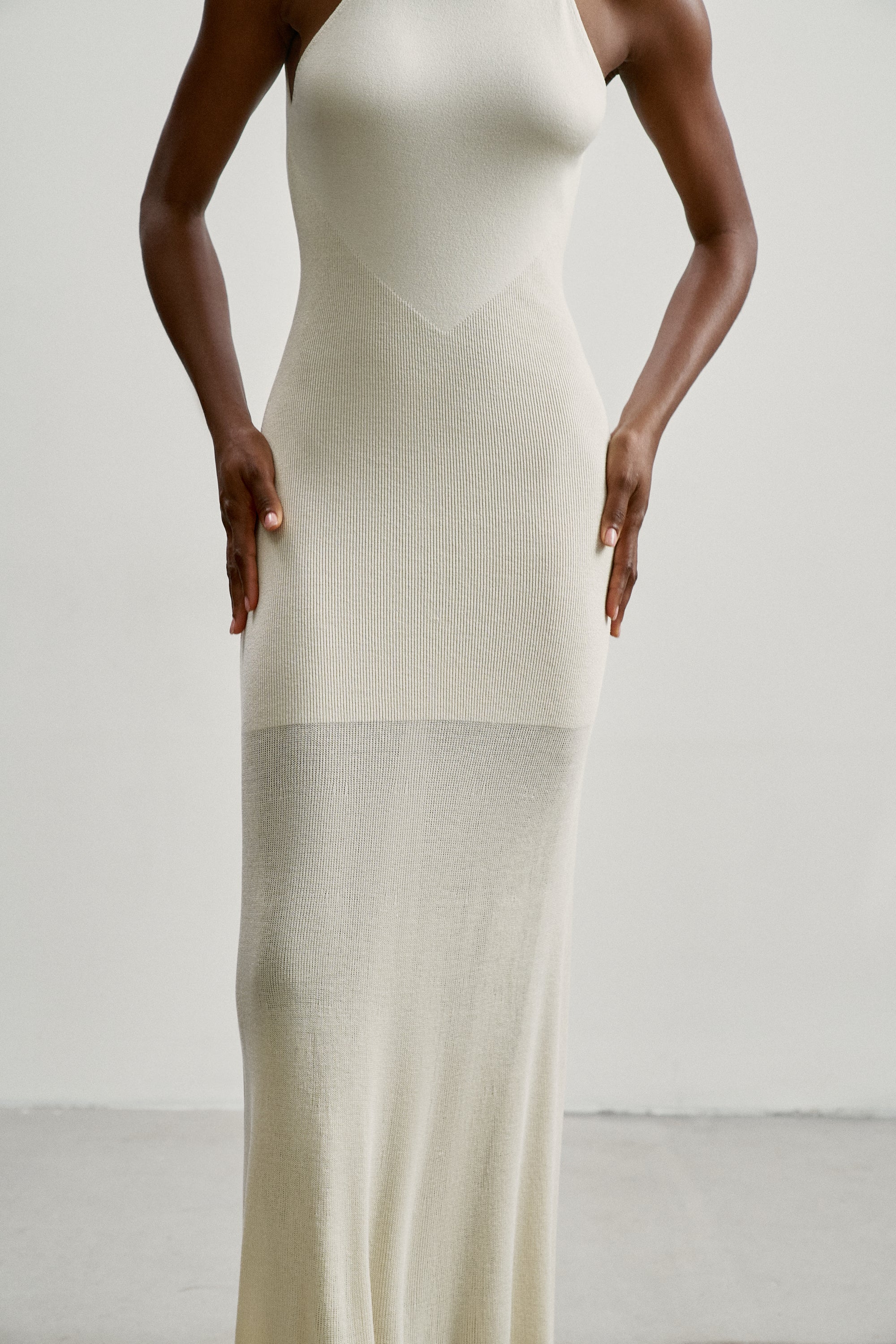 ESSENTIAL open-back dress, milk