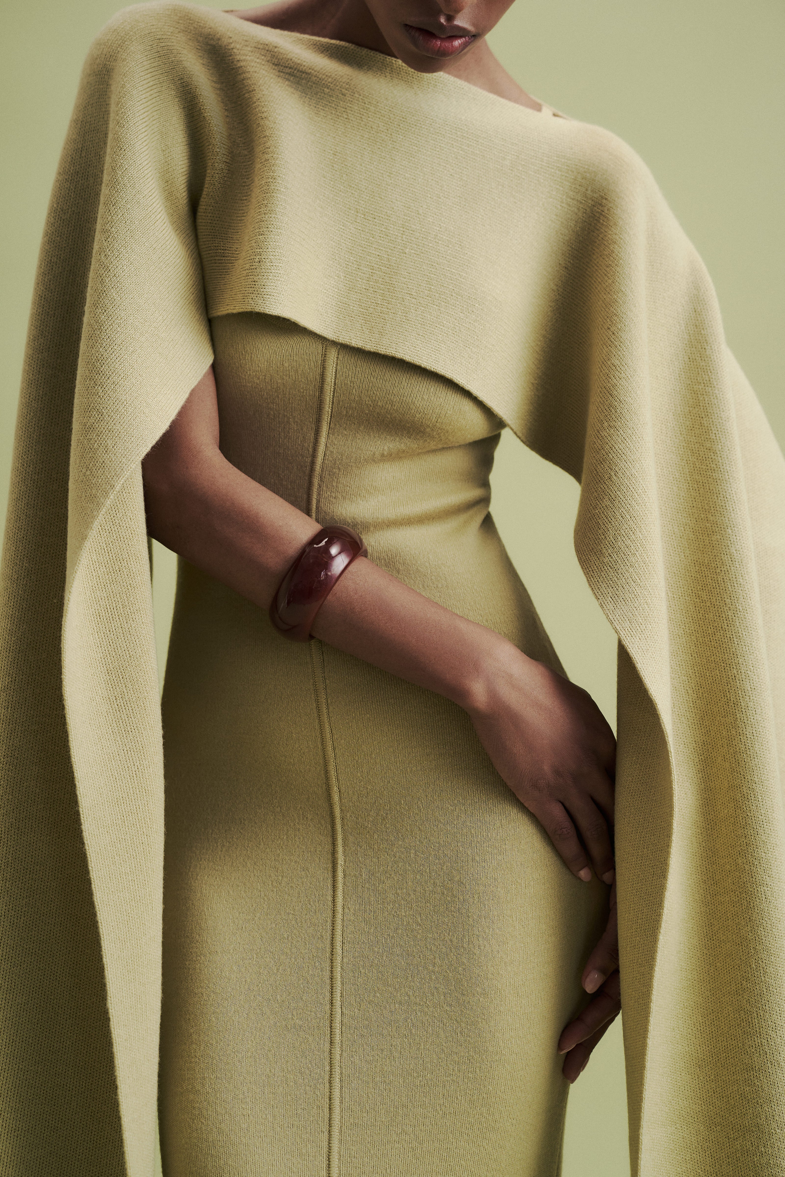 LEO asymmetric cape in merino wool, anise