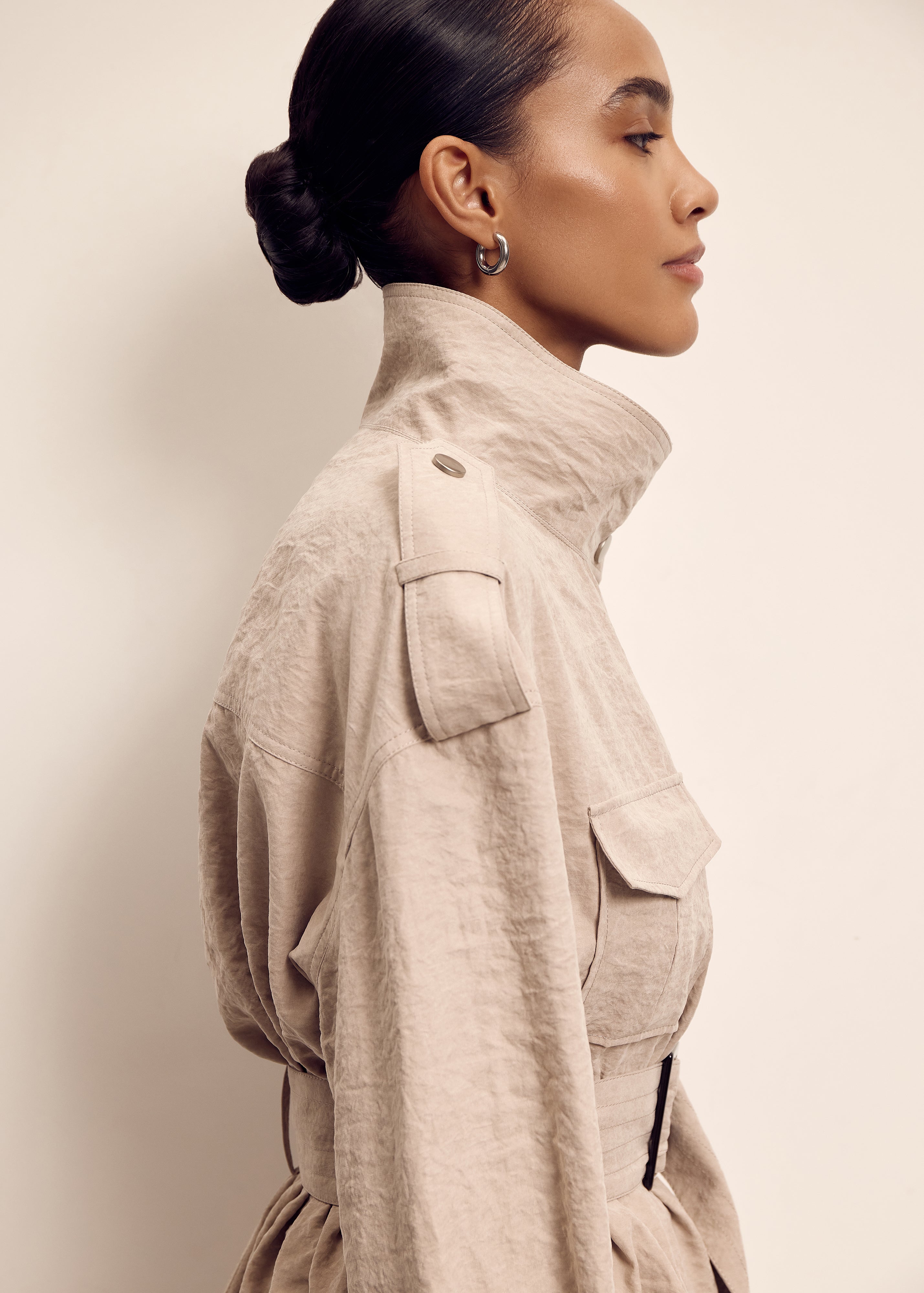 TEONA cropped trench coat, beige