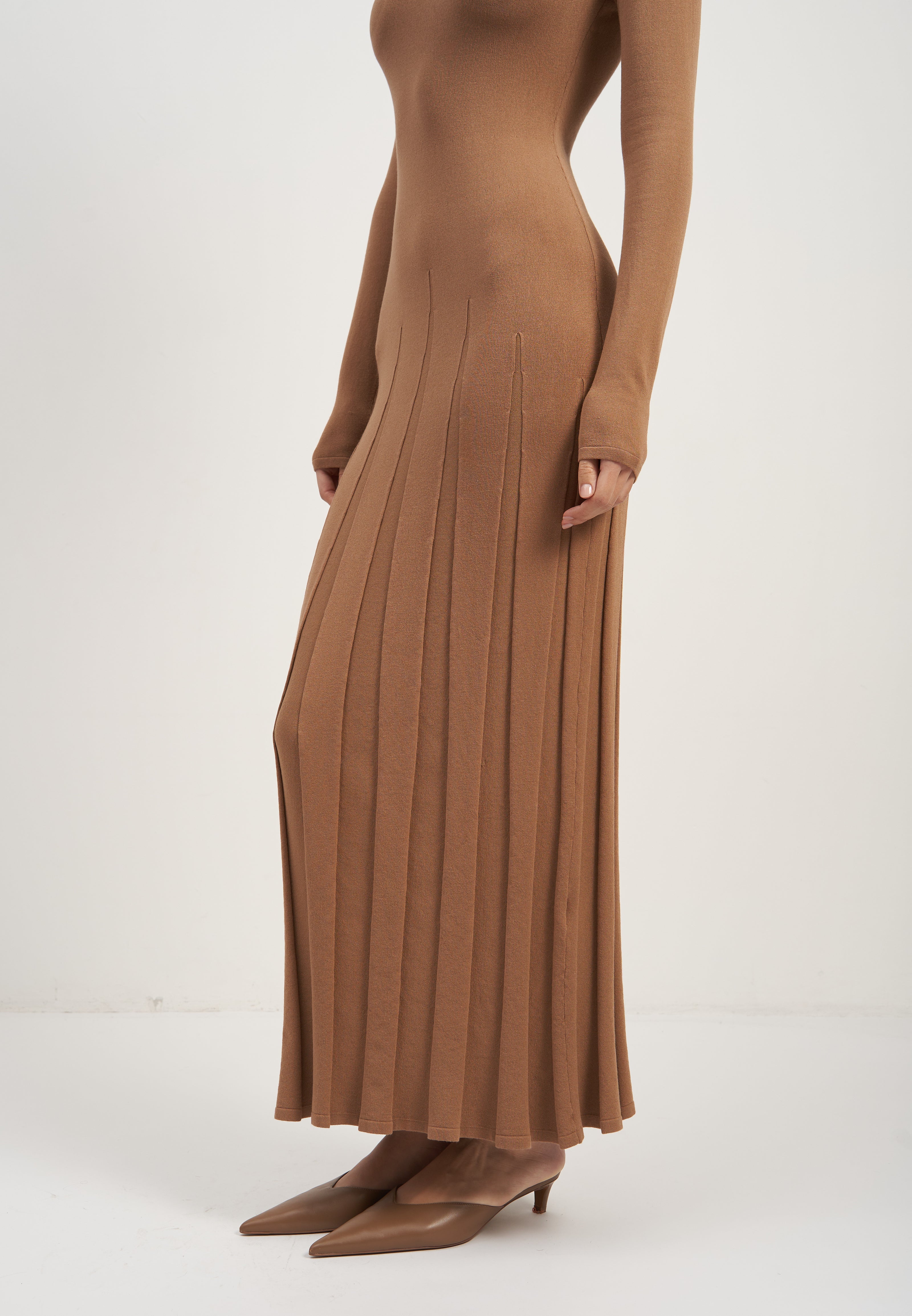 ERIKA dress with long sleeves, caramel
