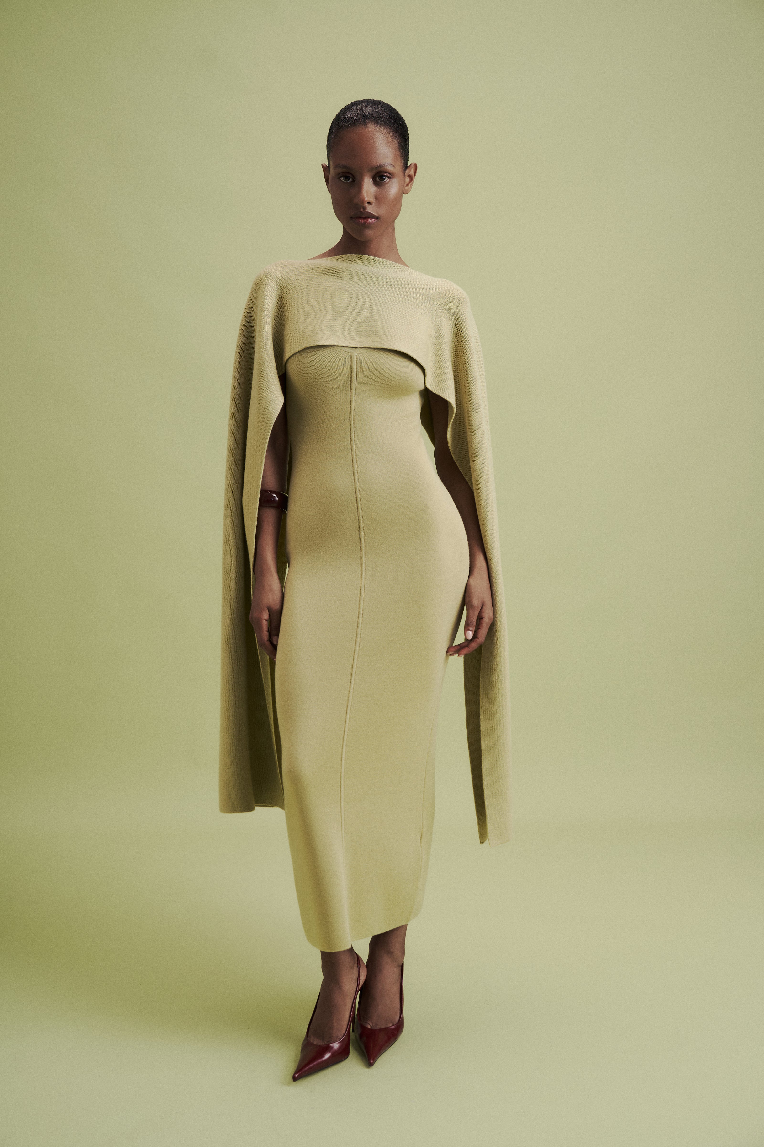 LEO asymmetric cape in merino wool, anise