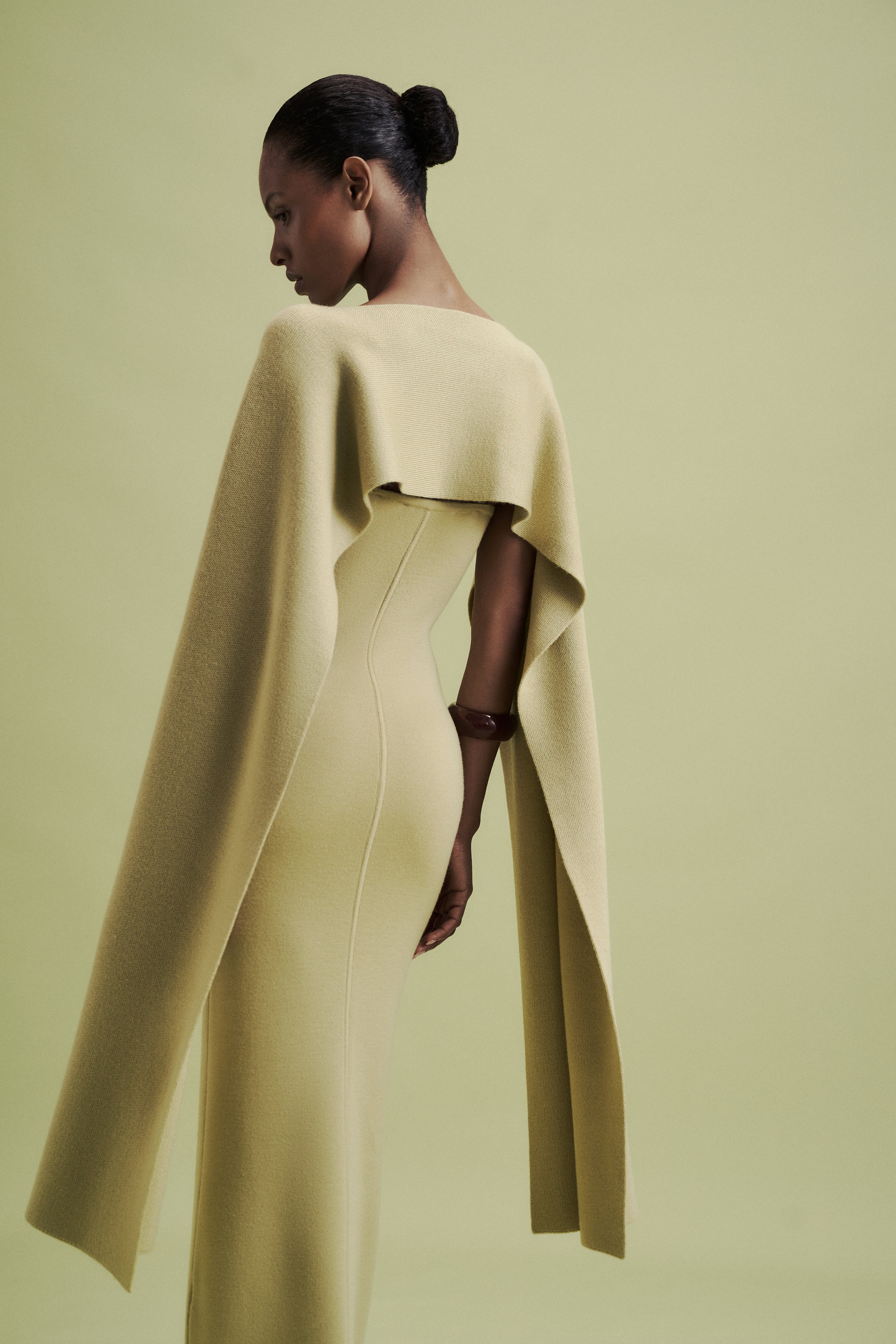 LEO asymmetric cape in merino wool, anise