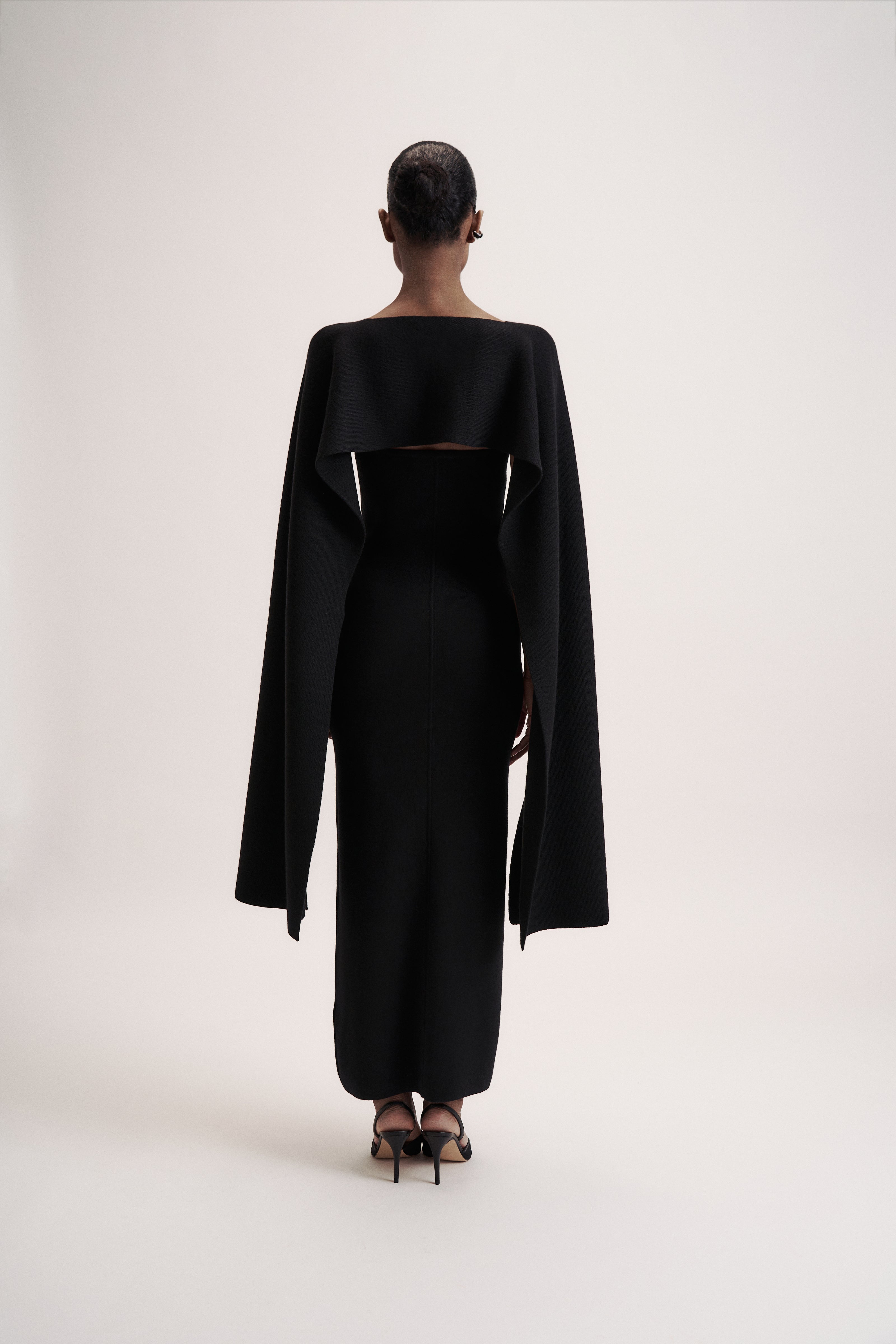 LEO asymmetric cape in merino wool, black